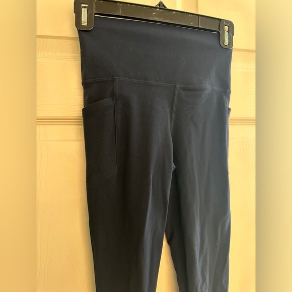 Athleta SALUTATION STASH HIGH RISE LEGGING Capri - Size XXS (NEW) - Picture 3 of 4